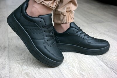 Жіночі чорні кросівки ,зручні та міцні Женские черные кроссовки Стильні
