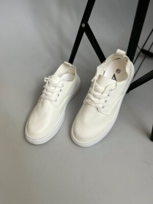 Жіночі кросівки білі літні