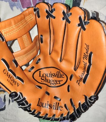Детская бейсбольная перчатка-ловушка Louisville Slugger