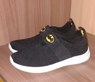 Продано: Нові кроси BATMAN