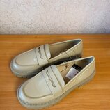 Актуальні лофери, туфлі Primark, 25,5 см. Колір екрю