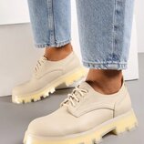 Нові жіночі туфлі Лофери бежеві білі ,розміри